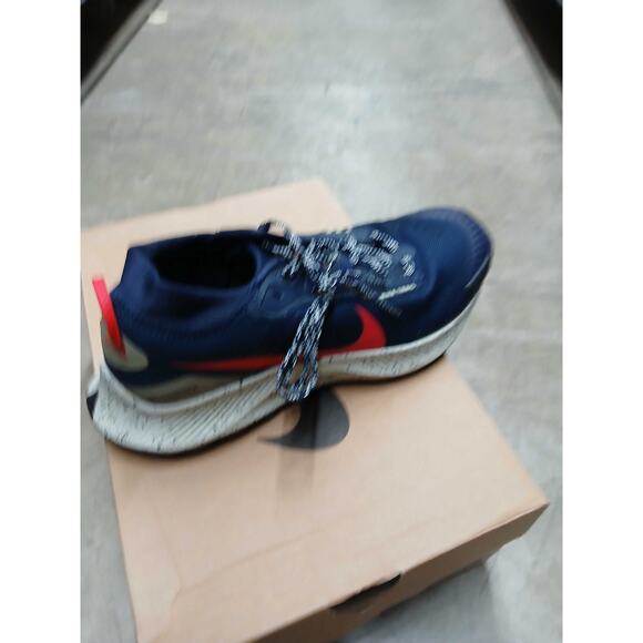 NWT NIKE Women\'s Sneaker, Obsidian Siren Red Olive 401-Size 8 M/9.5 W main image 6